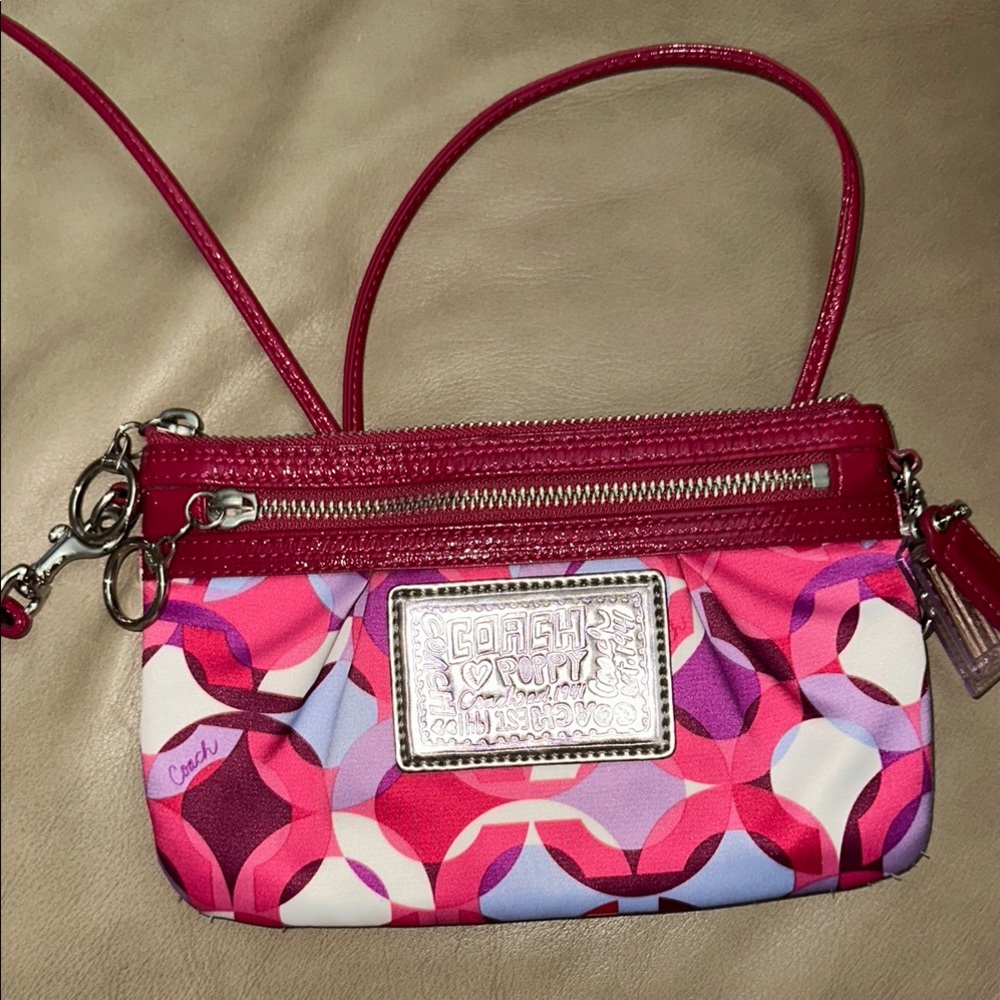 Coach POPPY Pink Fuchsia White Lavender Crossbody Clutch with Geometric Print
